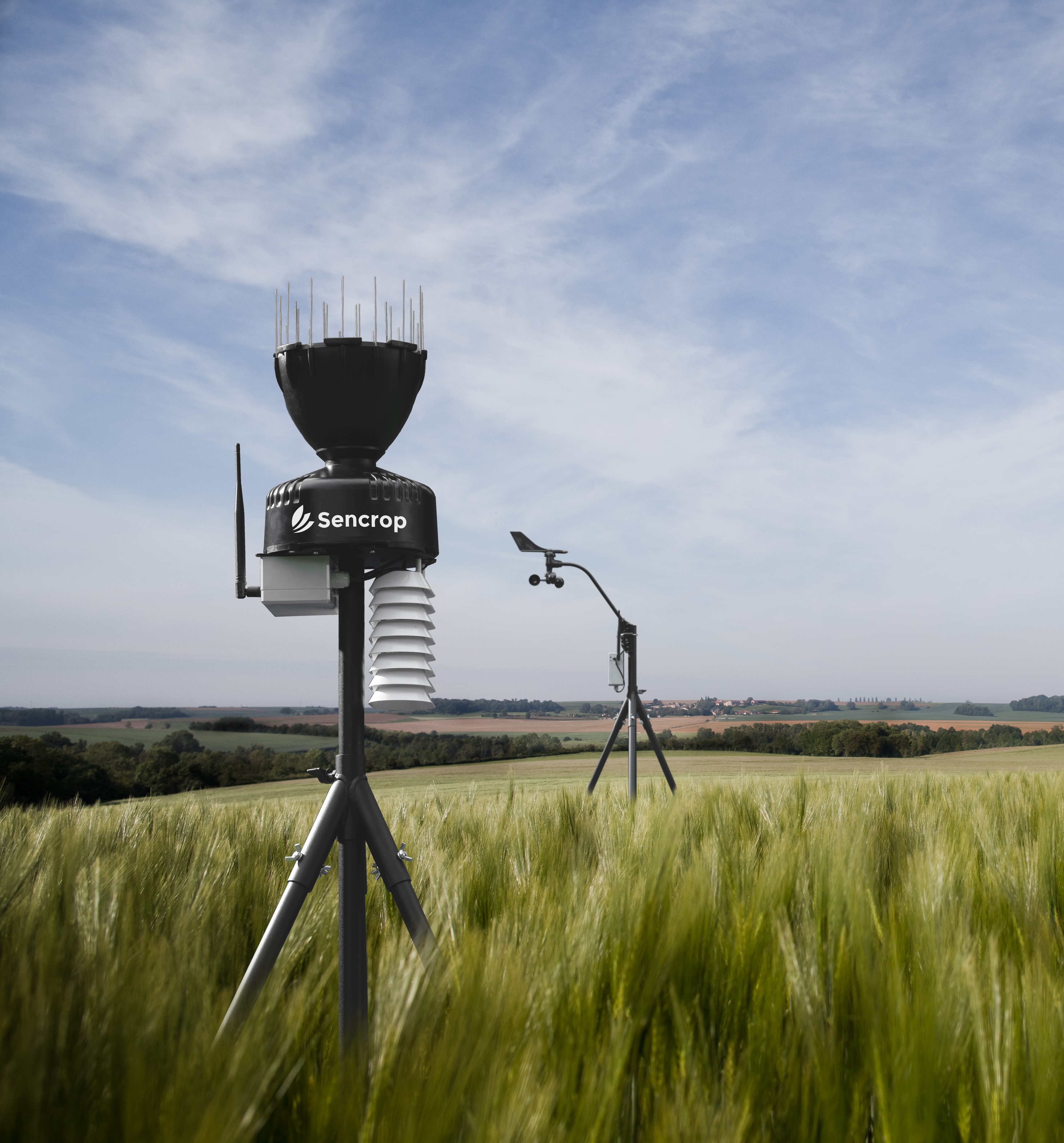 SENCROP+ Digitaler Regen- & Windmesser mit Stativen inkl. Erster Jahreslizenz Wetter PRO