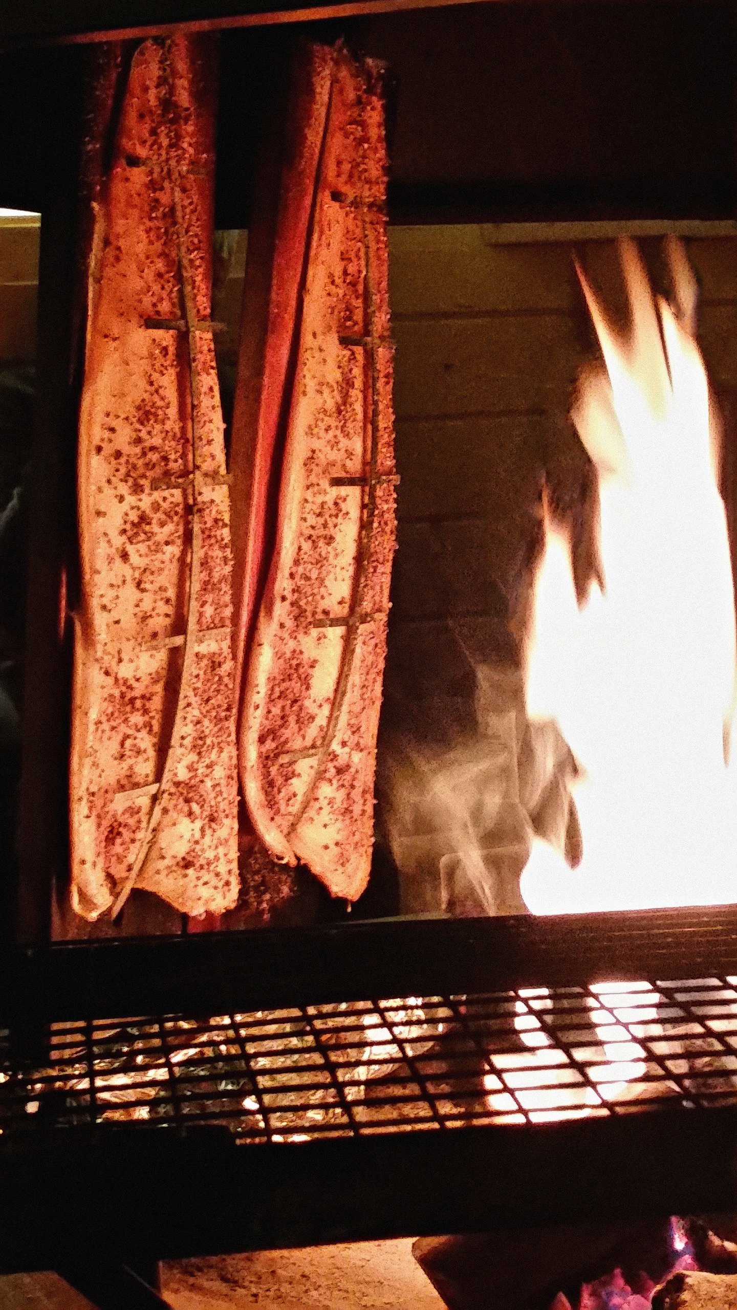 Muurikka Flammlachsbrett mit Halterung für Feuerschale